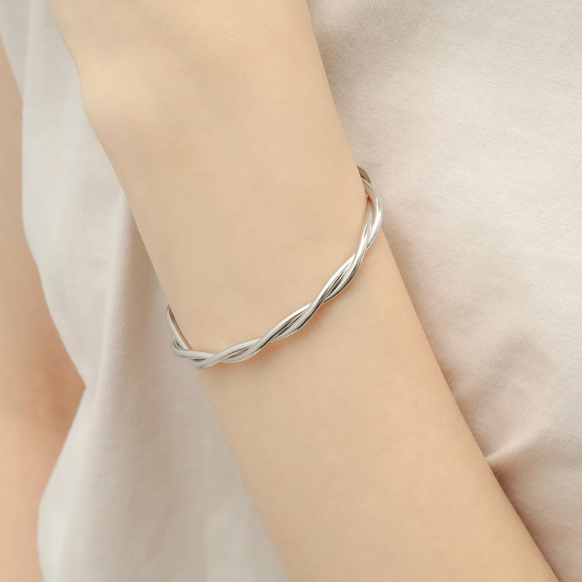 Twist Bangle【Silver925 LINE】（Silver） | WIZBLE